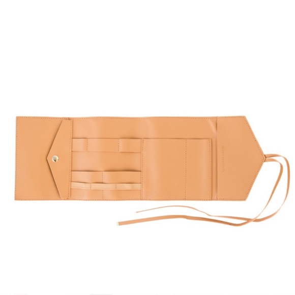 GLASS LADDER & CO. | Katherine Tech Organizer - Picture 6 of 12